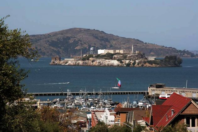 Blick auf Alcatraz von der Hyde Street am Russian Hill