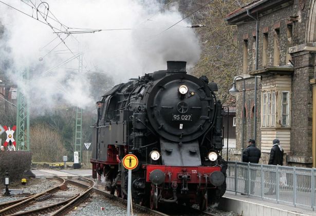 Die Bergkönigin 95 027 auf der Rübelandbahn - Rangierfahrt vor dem Bahnhof von Rübeland 