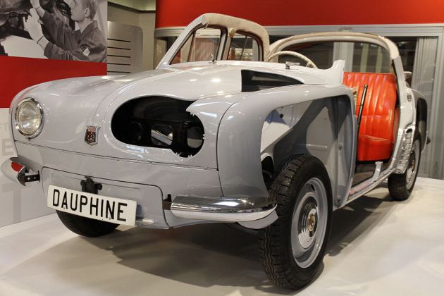 Renault Dauphine - Baujahre 1956 bis 1966 - zur Ansicht aufgeschnitten