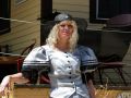 Lady in historischem Kostüm am Bahnhof  in der F Street von Virginia City