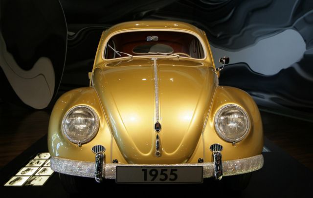 1955, die erste Million ist erreicht – der Jubiläums-Käfer im Zeithaus der Autostadt, Wolfsburg