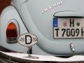 Das Heck eines VW 1300 Käfers mit dem auf der Stoßstange montiertem D-Schild