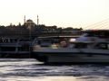 Die Altstadt Istanbuls mit der Yeni Moschee zur Blauen Stunde