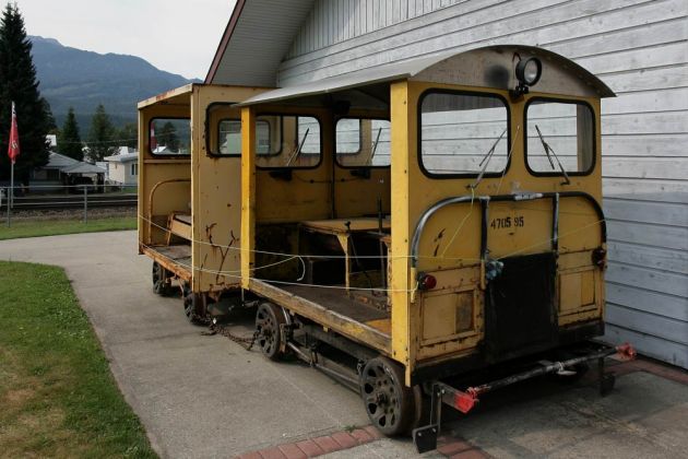 Revelstoke Railway Museum - Gepäckwagen im Aussengelände
