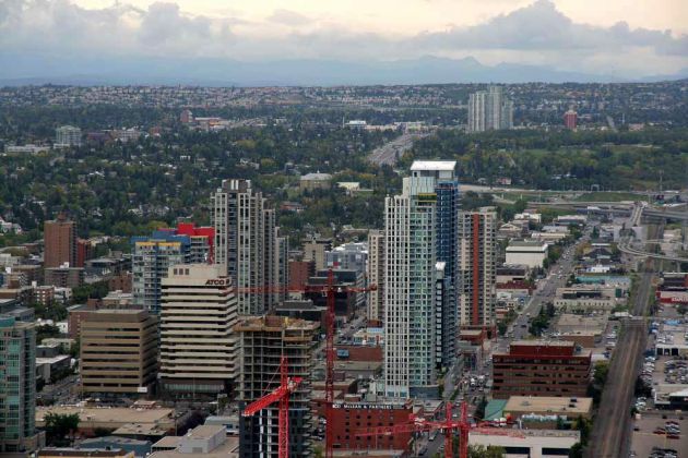 Calgary Tower - Blick auf den Stadtteil Connaught