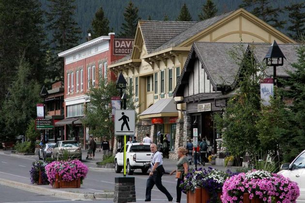 Banff Avenue, Downtown Banff - Rocky Mountains, Alberta