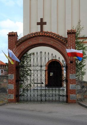 Eingangstor zur Dreifaltigkeitskirche von Stare Juchy