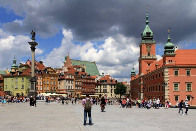 Stare Miasto - der Plac Zankowy/Schlossplatz mit königsschloss und Zygmunt-Statue in der Altstadt von Warschau