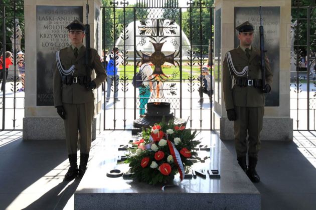 Warschau-Śródmieście - Grabmal des Unbekannten Soldaten am Plac Piłsudskiego