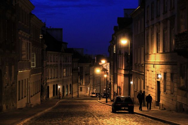 Warszawa, Nowe Miasto - Die Neustadt von Warschau - die Ulica Mostawa zuur Blauen Stunde