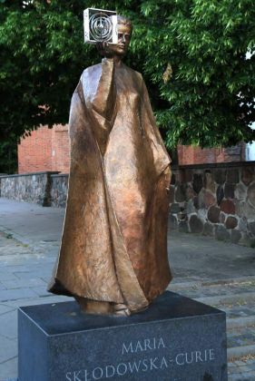 Warszawa, Nowe Miasto - Denkmal von Maria Skłodowska-Curie in der Warschauer Neustadt
