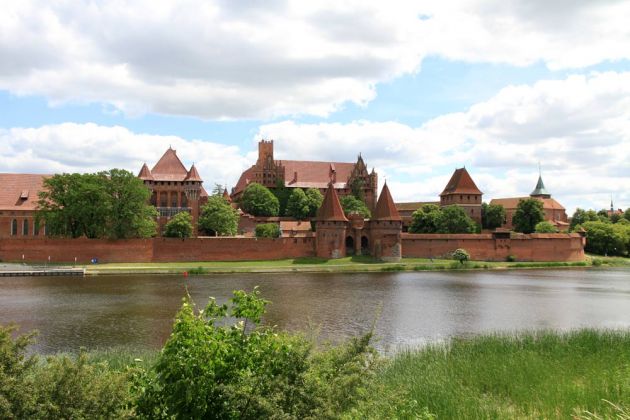 Malbork-Marienburg  - Panorama der mittelalterliche Ordensburg von der Westseite der Nogat 