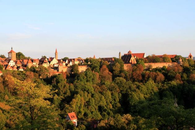 Blick vom Burggarten auf das Panorama von Rothenburg ob der Tauber