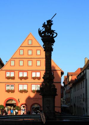 Rothenburg ob der Tauber - St. Georgs-Brunnen am Marktplatz
