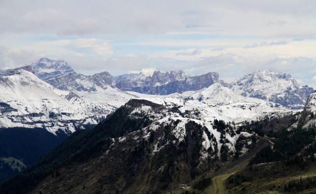 Pordoijoch, Passo Pordoi, 2339 m - Blick nach Osten in Richtung Cortina d Ampezzo