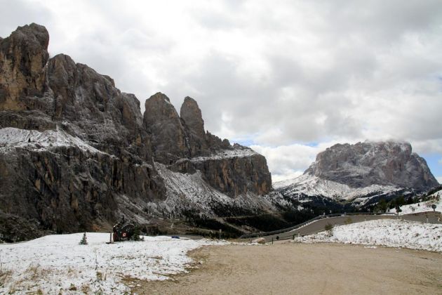 Grödner Joch, Passo Gardena, 2121 m - Sella-Stock und Langkofel 3181 m