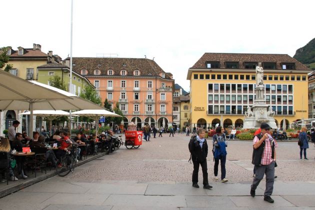 Bozen-Bolzano - Walther von der Vogelweide Platz, Piazza Walther