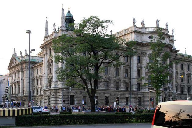 München - der Justizpalast am Karlsplatz, Stachus