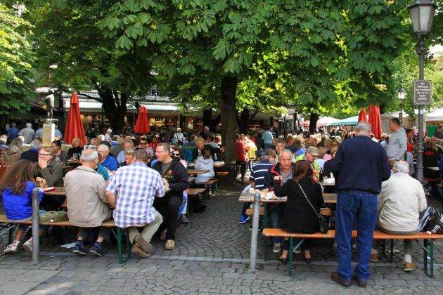 München - der Biergarten auf dem Viktualienmarkt