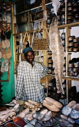 Khartoum - Schuhhändler im Souk von Omdurman