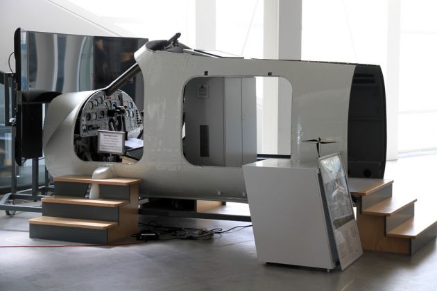 Flug-Simulator mit Original-Cockpit der Dornier Do 27