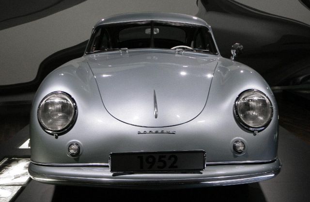 Porsche 356 A - Baujahr 1952 - Zeithaus, Autostadt, Wolfsburg Porsche 356 A - Baujahr 1952 - Zeithaus, Autostadt, Wolfsburg
