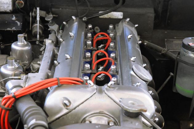Sechszylinder-Reihenmotor des Jaguar XK -  3442 ccm, 213 PS
