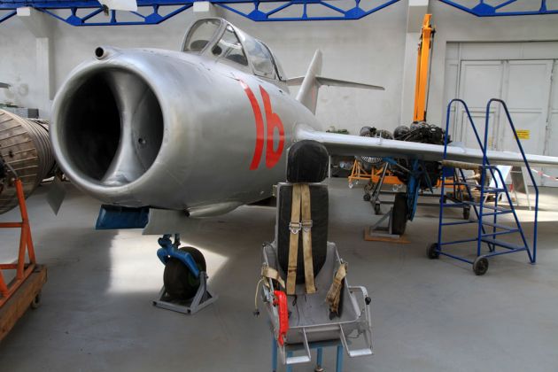 Jagd- und Schul-Flugzeug MiG-15 UTI - Mikojan-Gurewitsch