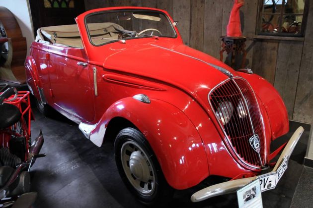 Peugeot 202 Convertible Coupe, Baujahr 1938 - Auto & Traktor Museum Bodensee