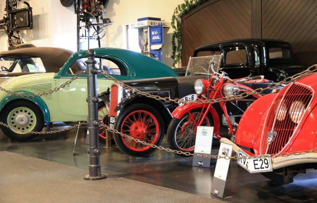 Auto & Traktor Museum Bodensee - Oldtimer-Parade im Erdgeschoss
