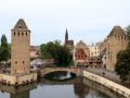 Strasbourg, la Petite France - Blick von der Barrage Vauban auf Ill und Wehrtürme aus dem 14. Jahrhundert