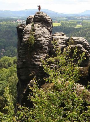 Elbsandsteingebirge, Sächsische Schweiz - die Bastei,  der Mönch oder Mönchstein mit blecherner Wetterfahne