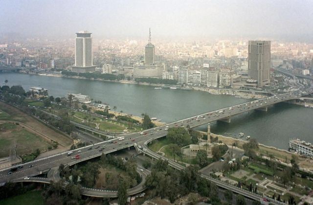 Blick vom Cairo Tower auf den Nil, das Aussenministerium, das Radio & Television Building und das Ramses Hilton