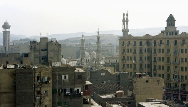 Blick auf die Al-Azhar Moschee vom Dach einer Moschee im Khan al Khalilli