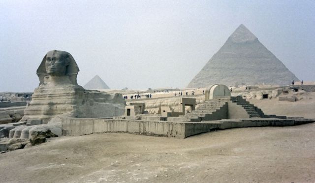 Giseh - die Sphinx mit der Mykerinos- und Chephren-Pyramide