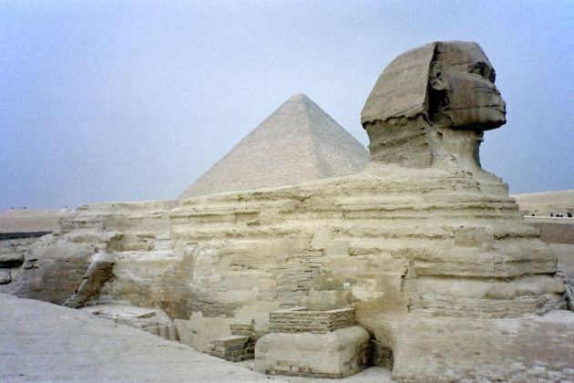 Giseh - die Sphinx mit der Cheops-Pyramide
