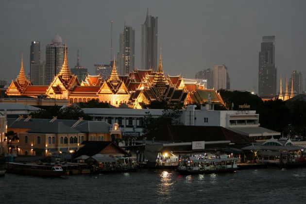Bangkok, die Hauptstadt Thailands - der Königspalast bei Nacht