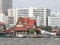 Der buddhistische Wat Rakhang Tempel am westlichen Ufer des Chao Phraya in Bangkok Noi