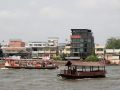 Unser Hotel Baan Wanglang Riverside und der Wanglang Pier am Ufer des Chao Phraya Rivers in Bangkok-Noi