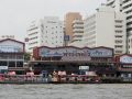 Der Wanglang Pier am Ufer des Chao Phraya Rivers in Bangkok-Noi