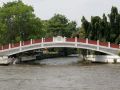 Brücke über einen Nebenfluss des Chao Phraya Rivers - Bangkok