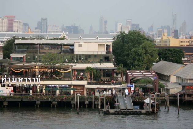 Tha Maharaj, Shoppingcenter und Pier am Chao Phraya
