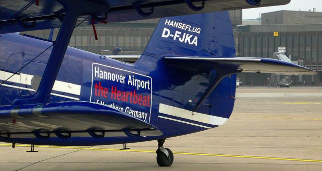 Doppeldecker Antonov AN-2 - D-FJKA - Flughafen Hannover-Langenhagen HAJ