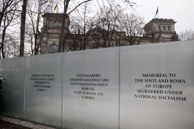 Bundeshauptstadt Berlin - das Denkmal für die im Nationalsozialismus ermordeten Sinti und Roma im Tiergarten