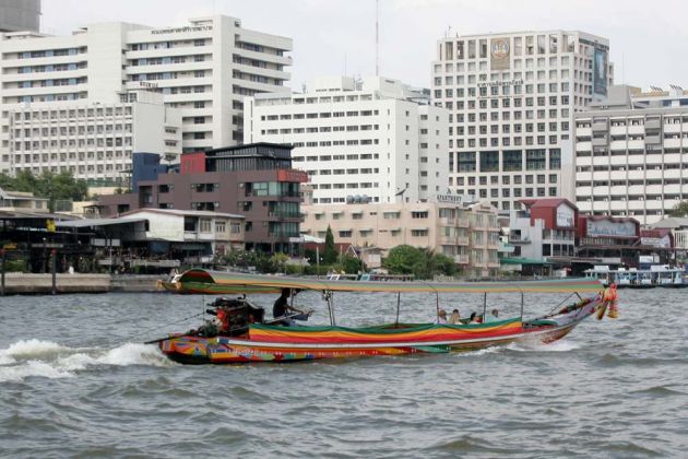Unser Hotel Baan Wanglang Riverside und der Wanglang Pier am Ufer des Chao Phraya Rivers in Bangkok-Noi