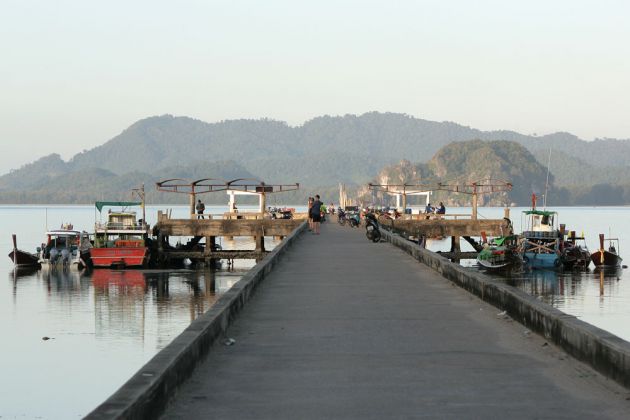 Der 500 m lange Pier von Ko Mook