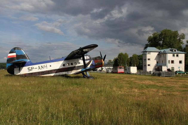 Der Flugplatz von Jelenia Góra - Heimatbasis des Aeroklubs Jeleniogórski mit seinen Segelflugzeugen