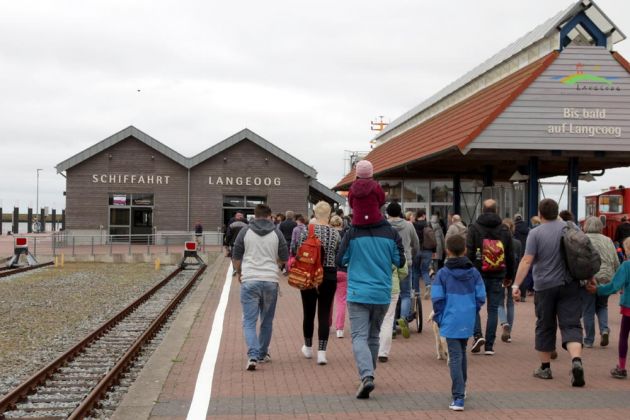 Langeoog - der Bahnhof am Fähranleger der Inselschiffahrt