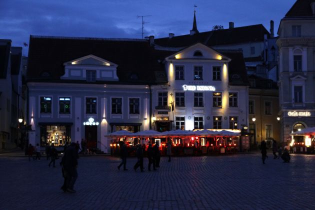 Tallinn, der Rathausmarkt, Fassaden an der westlichen Seite