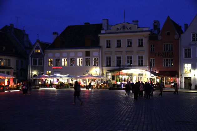 Tallinn, der Rathausmarkt, Fassaden an der östlichen Seite